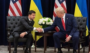 Украина между молотом и наковальней Украина между молотом и наковальней