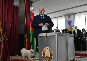Лукашенко побеждает на выборах президента Белоруссии Лукашенко побеждает на выборах президента Белоруссии