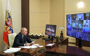 Путин призвал активнее заниматься проектами в арктической зоне России Путин призвал активнее заниматься проектами в арктической зоне России