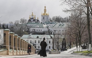 Монахов УПЦ Киево-Печерской лавры обязали покинуть монастырь Монахов УПЦ Киево-Печерской лавры обязали покинуть монастырь