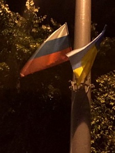 В Киеве перепутали болгарский и российский флаги В Киеве перепутали болгарский и российский флаги