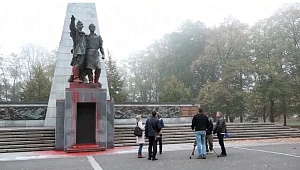 В Чехии осквернили памятник Красной армии В Чехии осквернили памятник Красной армии