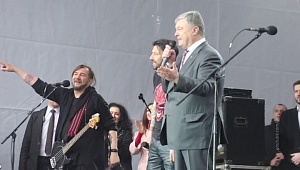 Порошенко провёл «дебаты» с самим собой Порошенко провёл «дебаты» с самим собой