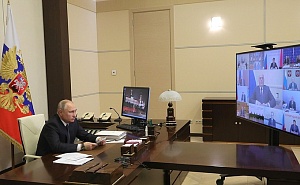 Путин призвал Кабмин «вытаскивать людей из трущоб» Путин призвал Кабмин «вытаскивать людей из трущоб»