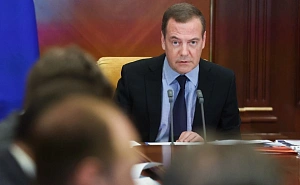 Медведев напомнил Киеву о праве России на применение ядерного оружия Медведев напомнил Киеву о праве России на применение ядерного оружия