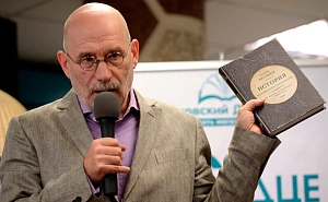 Издательство АСТ снимет с продажи книги Акунина и Быкова* Издательство АСТ снимет с продажи книги Акунина и Быкова*