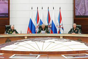 Шойгу: Россия усилит группировки войск на западных границах