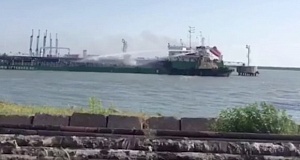СК возбудил дело после взрыва на танкере в порту Махачкалы СК возбудил дело после взрыва на танкере в порту Махачкалы