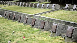 Останки 14 пленных красноармейцев перезахоронили в Варшаве
