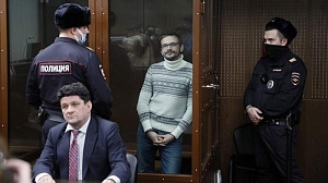 Яшина приговорили к 8,5 года колонии за фейки об армии Яшина приговорили к 8,5 года колонии за фейки об армии