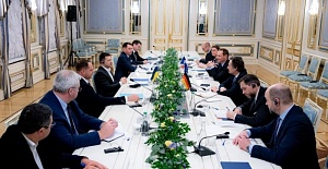 Зеленский заявил о готовности Киева договариваться по Донбассу Зеленский заявил о готовности Киева договариваться по Донбассу