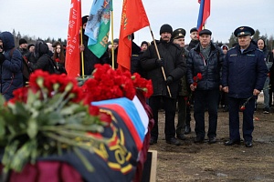 Героя похоронили с честью Героя похоронили с честью