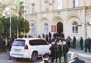 В парламенте Абхазии произошла стрельба В парламенте Абхазии произошла стрельба