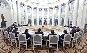 Путин назвал важнейшей задачей обновление парка общественного транспорта Путин назвал важнейшей задачей обновление парка общественного транспорта