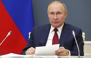 Путин подписал указ о единовременной выплате семьям с детьми Путин подписал указ о единовременной выплате семьям с детьми