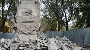 В Польше снесли более 420 советских памятников В Польше снесли более 420 советских памятников