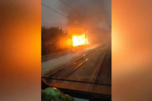 Поезд прорвался сквозь огненную завесу в Забайкалье Поезд прорвался сквозь огненную завесу в Забайкалье