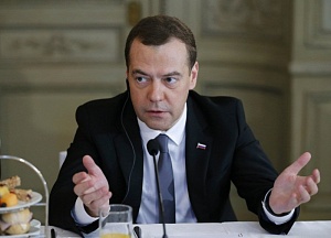 Медведев предложил недовольным россиянам поскорее уехать из страны Медведев предложил недовольным россиянам поскорее уехать из страны