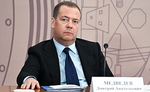 Медведев увидел риск в возникающих этнических анклавах Медведев увидел риск в возникающих этнических анклавах