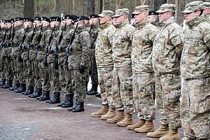 США резко увеличат число своих военных в Польше США резко увеличат число своих военных в Польше