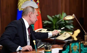 Путин и Макрон обсудили обострение кризиса на Украине Путин и Макрон обсудили обострение кризиса на Украине