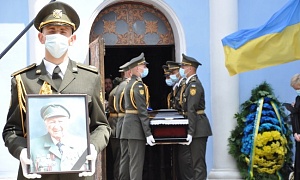В Киеве ветерана СС хоронили с участием Президентского полка В Киеве ветерана СС хоронили с участием Президентского полка