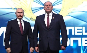 Путин вручил Звезду Героя России Владимиру Ковтуну Путин вручил Звезду Героя России Владимиру Ковтуну