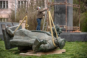 Война до последнего… памятника Война до последнего… памятника