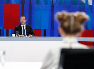 Медведев заявил об угрозе «беспощадного бунта» в России 
