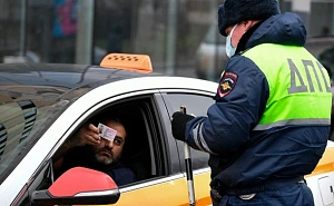 В России хотят сократить дефицит водителей такси за счёт мигрантов