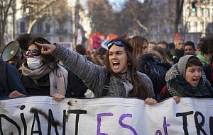 Во Франции проходят манифестации против пенсионной реформы Во Франции проходят манифестации против пенсионной реформы