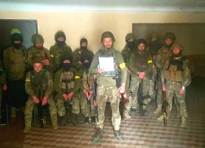 Бойцы украинской теробороны сдались в плен под Камышевахой Бойцы украинской теробороны сдались в плен под Камышевахой