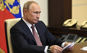 Путин возмутился ситуацией с выплатами медикам