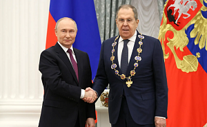 Путин вручил Лаврову орден Святого апостола Андрея Первозванного Путин вручил Лаврову орден Святого апостола Андрея Первозванного