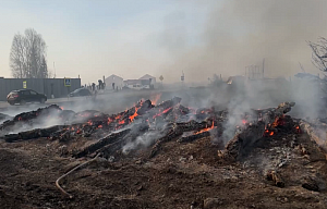 В уральском посёлке Сосьва сгорело свыше 100 домов