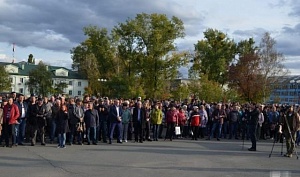 В Приморье митингуют рабочие авиазавода «Прогресс» В Приморье митингуют рабочие авиазавода «Прогресс»