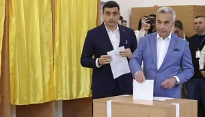 Корабль «Румыния» кренится на правый борт Корабль «Румыния» кренится на правый борт
