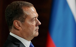 Медведев о реакции Запада на выборы: собака лает, а караван идет Медведев о реакции Запада на выборы: собака лает, а караван идет