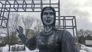 В Нововоронеже демонтируют памятник Аленке В Нововоронеже демонтируют памятник Аленке