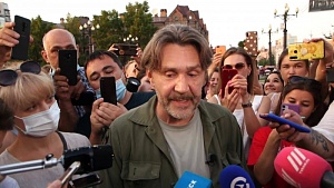 Зачем Шнуров отправился в Хабаровск? Зачем Шнуров отправился в Хабаровск?