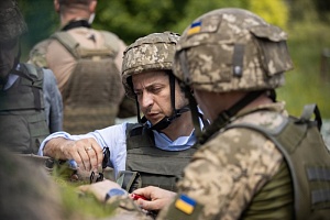 Зеленский впервые в качестве президента посетил Донбасс Зеленский впервые в качестве президента посетил Донбасс