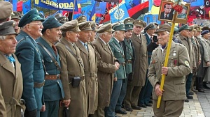 На Украине националистов законодательно приравняли к ветеранам войны На Украине националистов законодательно приравняли к ветеранам войны