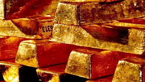 Центробанки стали продавать золото впервые за десятилетие Центробанки стали продавать золото впервые за десятилетие