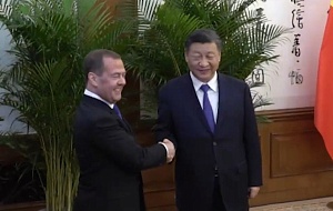 Медведев передал председателю КНР послание от Путина Медведев передал председателю КНР послание от Путина