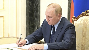 Путин поручил Кабмину уточнить методику расчёта цен на нефть Путин поручил Кабмину уточнить методику расчёта цен на нефть