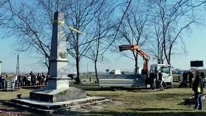 В Польше в прямом эфире снесли памятник солдатам Красной армии В Польше в прямом эфире снесли памятник солдатам Красной армии