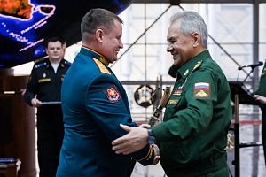 Шойгу вручил «Золотую Звезду» руководившему взятием Авдеевки Мордвичёву Шойгу вручил «Золотую Звезду» руководившему взятием Авдеевки Мордвичёву