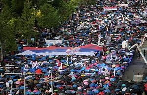 В Сербии прошел массовый митинг в поддержку Вучича В Сербии прошел массовый митинг в поддержку Вучича