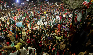 Сторонники экс-премьера Пакистана возобновили марш на Исламабад