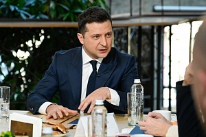 Зеленский проводит пресс-марафон для журналистов по «личным приглашениям» Зеленский проводит пресс-марафон для журналистов по «личным приглашениям»